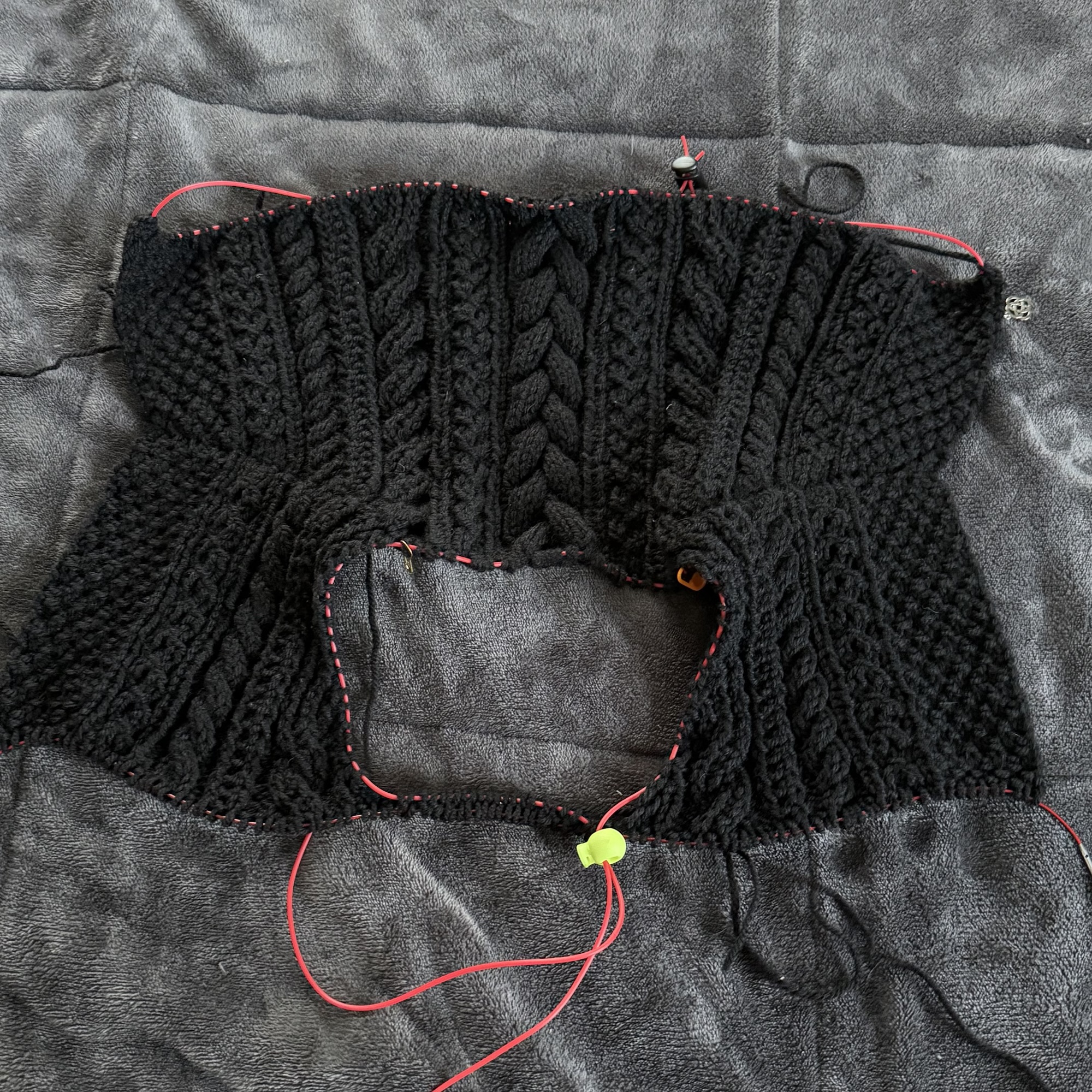Hug A Thing Sweater Spotlight: A Hug Around the Neck – Kninja Knitter